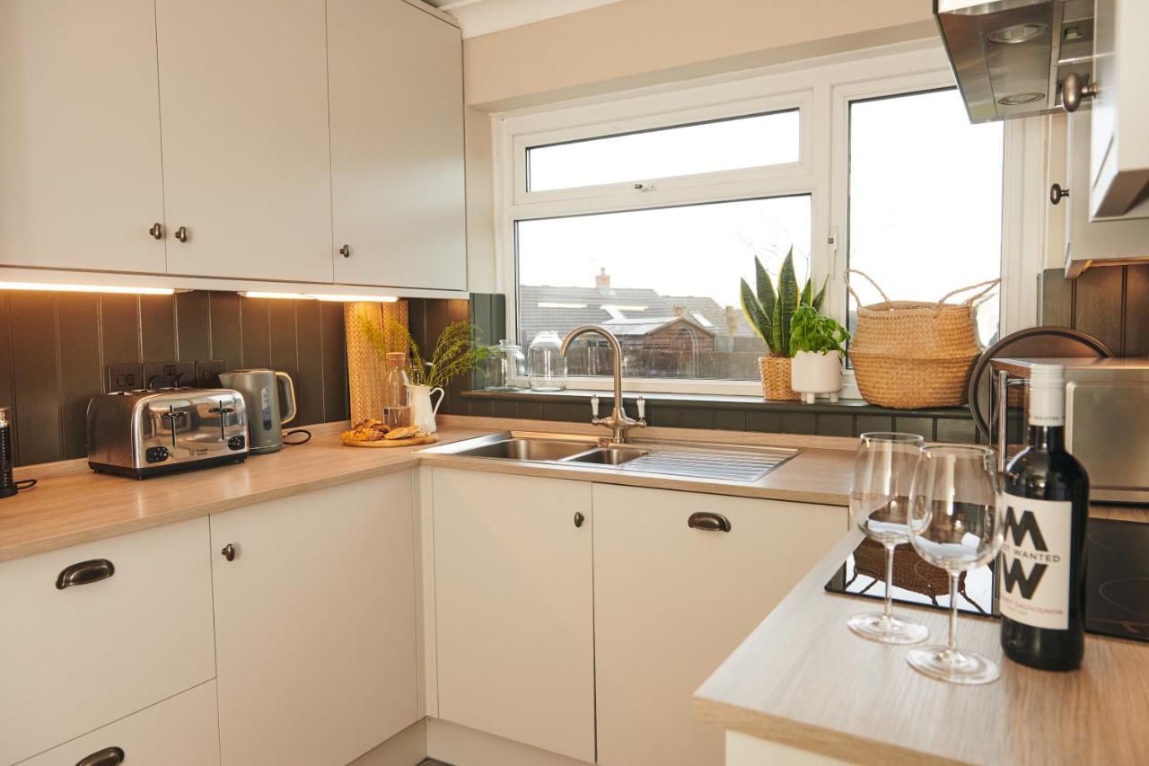 Ar Y Bryn- Lovely Family With Garden, Walk To The Village And