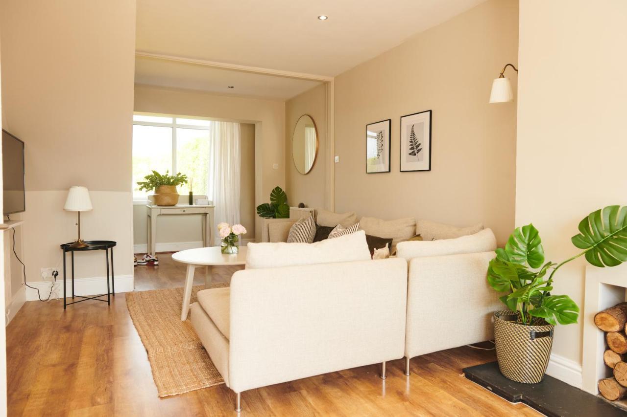 Ar Y Bryn- Lovely Family With Garden, Walk To The Village And *