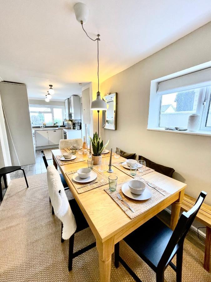 Ar Y Bryn- Lovely Family With Garden, Walk To The Village And Holiday home