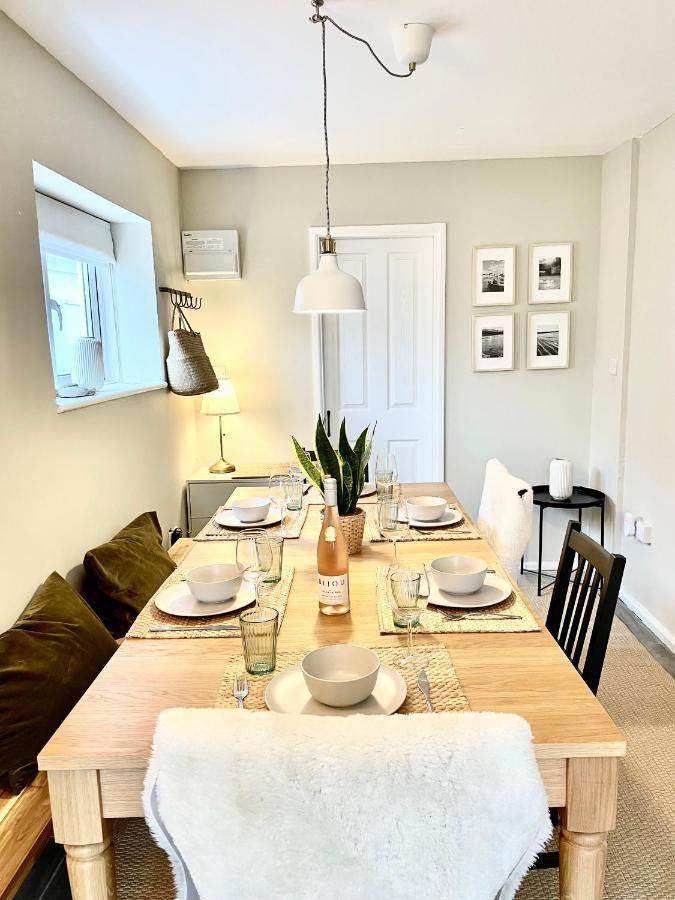 Ar Y Bryn- Lovely Family With Garden, Walk To The Village And Holiday home *